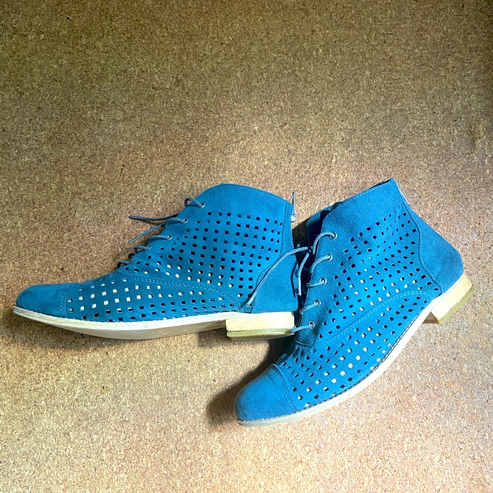 Vegan booties by Bhava. Size 37*